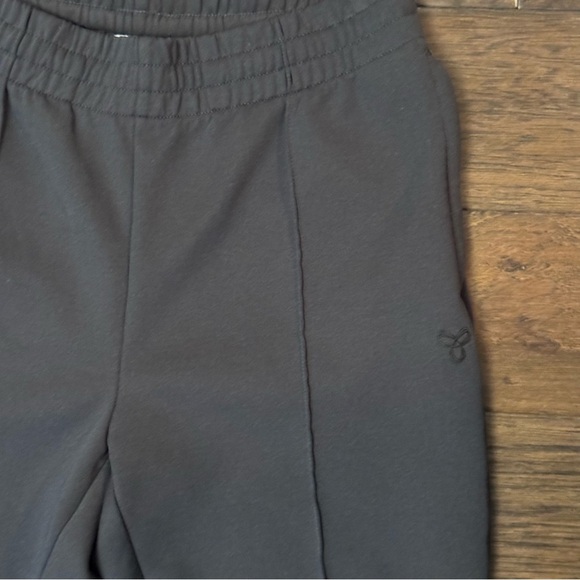Aritzia TNA Becca Pleated Joggers - Women’s Small - Picture 4 of 11